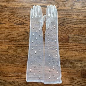 Bride / White Wedding Gloves